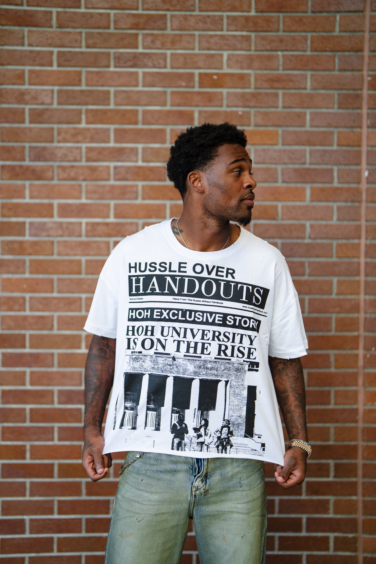 Distressed "HOH UNIVERSITY" Cropped Tee (WHITE)